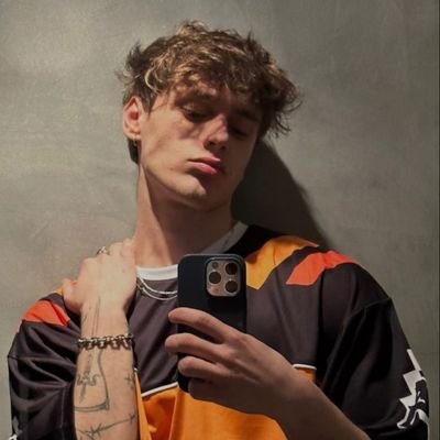 alex_jxxst's profile picture. 𝘚𝘱𝘦𝘦𝘥 𝘪𝘴 𝘨𝘰𝘰𝘥, 𝘣𝘶𝘵 𝘺𝘰𝘶 𝘮𝘶𝘴𝘵 𝘭𝘦𝘢𝘳𝘯 𝘩𝘰𝘸 𝘵𝘰 𝘵𝘢𝘬𝘦 𝘵𝘩𝘪𝘯𝘨𝘴 𝘴𝘭𝘰𝘸𝘭𝘺.