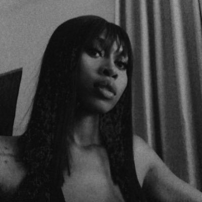 Ene___rgy's profile picture. painting my story in strokes of shadow and light. 💡 l