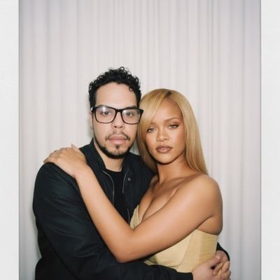 simonmiguelrd's profile picture. A veces la soledad basta para estar a salvo.🖤
https://t.co/bZhthvzcB8✨