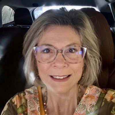 tle1103's profile picture. 