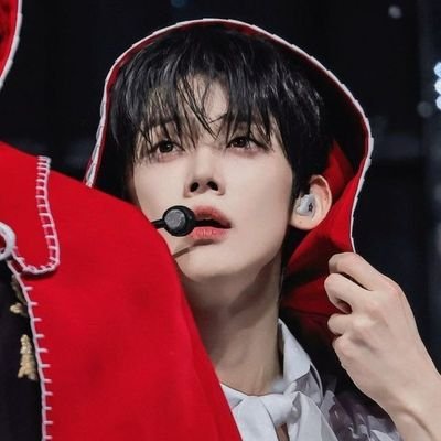 vifau12's profile picture. 