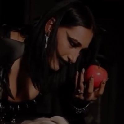 glambrutality's profile picture. 🖤 | she/her | 🏳️‍🌈 | just a simple italian girl in love with rhea ripley | 𝙗𝙚 𝙖 𝙗𝙚𝙩𝙩𝙚𝙧 𝙝𝙪𝙢𝙖𝙣! 🖤