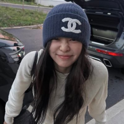 karinabichota's profile picture. it’s like supernatural
