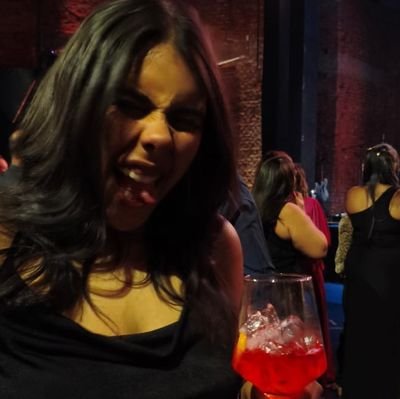 itsbalaclava's profile picture. astronauta da saudade com a boca toda vermelha