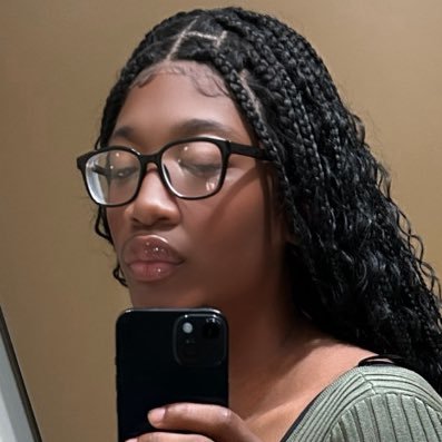 superfreaknyc's profile picture. back outside 😈😘