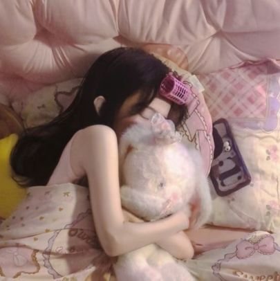 _myanadiary_'s profile picture. new to edtwt, hai!!