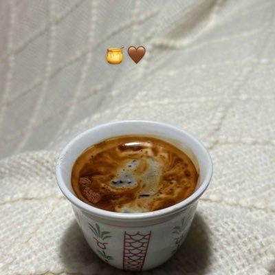 ewllkl's profile picture. هاربه من الجماعه والقرايب والناس آجمعين ، إذا تعرفني إجحدني وإمشي