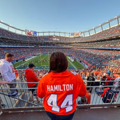 auroramarieco's profile picture. Fur parent🤎 DB💙🧡 VGK🖤💛 CS55🌶️💙