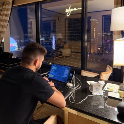 renanhiramatsu's profile picture. indie dev fazendo R$10.000.000/ano com apps • mineiro japonês do vale • português do @appm8ker