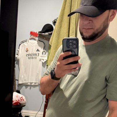 g1ovann11's profile picture. 