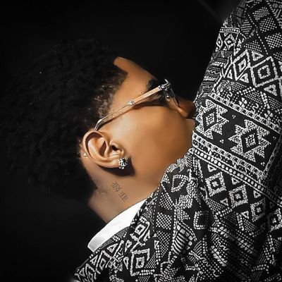 FAlobele's profile picture. Student 📝//Tall kid 😎//music lover 🎶. 🙏