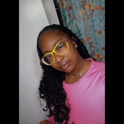 nuhdeerah's profile picture. small thing to a giant.