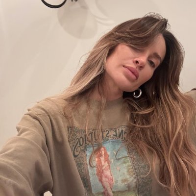 EmilyCl28382855's profile picture. I am built of quiet resolve and inner strength.