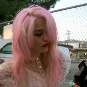 2muchtoask_'s profile picture. I love blur