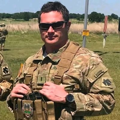 JohnsonAlex3365's profile picture. Ich bin freundlich und bescheiden, habe ein gutes Herz und lege großen Wert auf das menschliche Leben, denn ich bin Soldat, und Sie?🫶