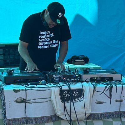 dbl_dj's profile picture. Creator of Quick-Mix Tuesdays All-Vinyl Set, The Viewer Appreciation Spotlight Show, Thursday Heat on Twitch.
