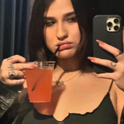 snix_elia's profile picture. hurry and make it!!! it’s not advice !