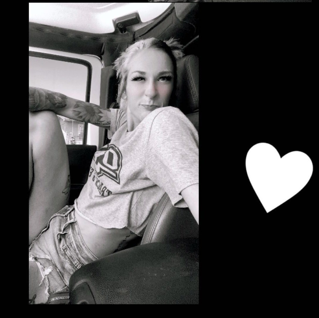 Karlsbad93's profile picture. 