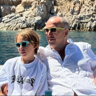 MarcoAnton53704's profile picture. Otac
Poslovni konzultant💯, Savjetnik za nekretnine 🏠🏠
Digitalni marketer📈📉