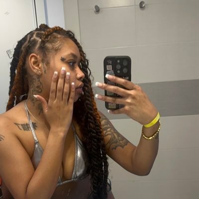 _monikamorrison's profile picture. 