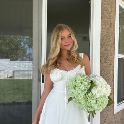 Kalynagirl's profile picture. Hobbies: Yoga🧘‍♀️, Hiking🚶‍♀️, Travel✈️, Golf⛳
Work: Medical Devices💻, Wisdom🧠
Life: Likes Photography📸, Drinking Coffee☕
It’s okay to go slow