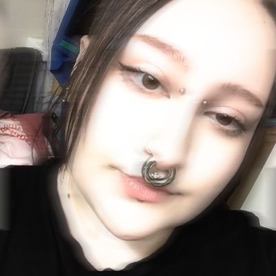 Strawbeariis's profile picture. 