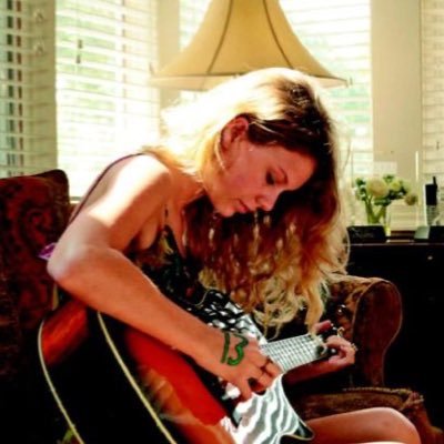 75opalite's profile picture. Do you wanna dance in the bar at the back of the hall?