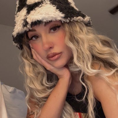 brynne13_'s profile picture. CEO of MILF. 28. welcome to my diary. ITS ALL JOKES!!!🥴