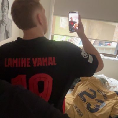 lyfeOfRaz's profile picture. who am i to judge, as i myself walk an imperfect man | @fcbarcelona