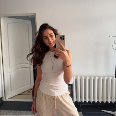 daily_madiso's profile picture. Coffee in one hand, shopping bag in the other. ☕🛍️And 🚫Pornography🚫Scams