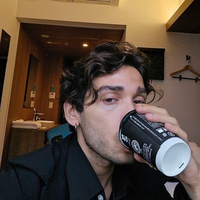 phyBrackets's profile picture. mathematics & poetry (are the same)