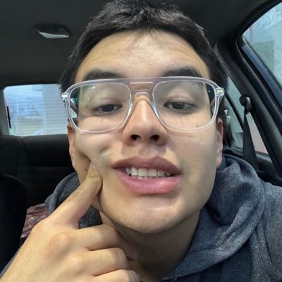 charlyemm_'s profile picture. si m conocen y encuentran mi perfil. Un tuit no m define como persona.