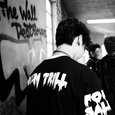 mecrakit's profile picture. mdni — building my empire, brick by brick.