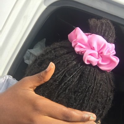 jola_thebaebyyy's profile picture. memento mori.