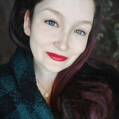 cozyincardigans's profile picture. 28 🌿 mama, baker, gamer, writer, record collector 🩷 Swiftie since '06 🫶🏻