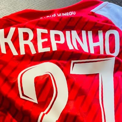 Mika_Svg's profile picture. je vis là où tu pars en vacances