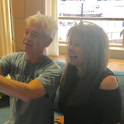 williamsbahama's profile picture. 'Sweet.Twisted, but sweet!'(thank you Mr.Bhaskar) Kindness,humour,animals of all kinds.💙Not necessarily in that order!❤️