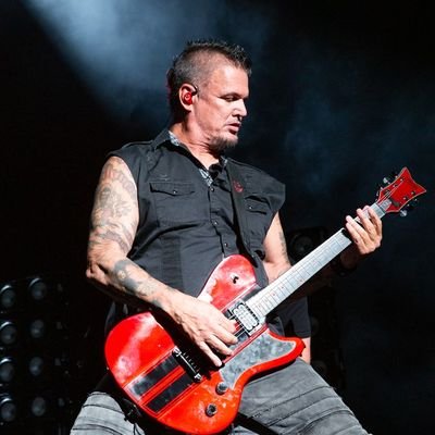 My full name is Daniel Joseph Donegan, I'm originally from OAK LAWN Illinois United States 🇱🇷, I'm a Guitarist/ musician, father of two children