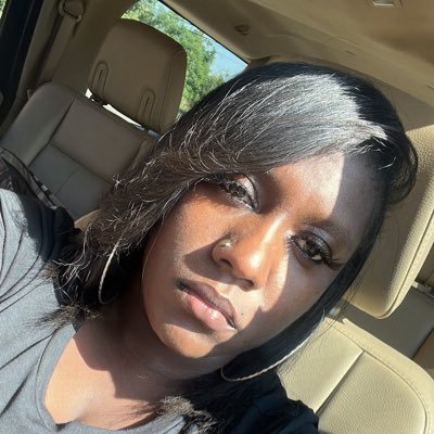 thsskitty's profile picture. D A R K N E S S 🍫