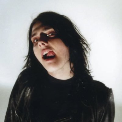 freakyrard's profile picture. not a bot 🖤 daily pics n vids of gerard being freaky