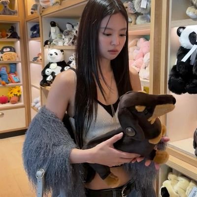 jeenneeiiy's profile picture. jennie ♡