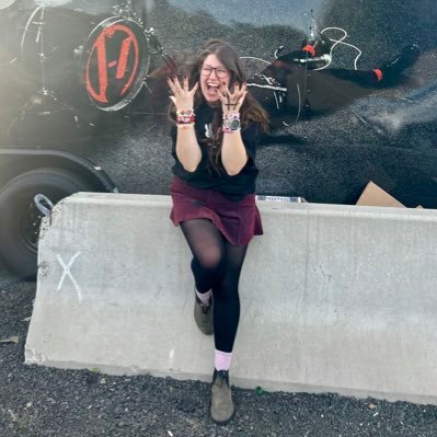 clancygetsdancy's profile picture. 22 | be nice to everyone on the internet except for @blurryface