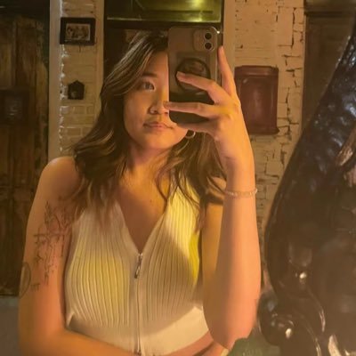 makmurteruss's profile picture. sociology student who does art as her full time job