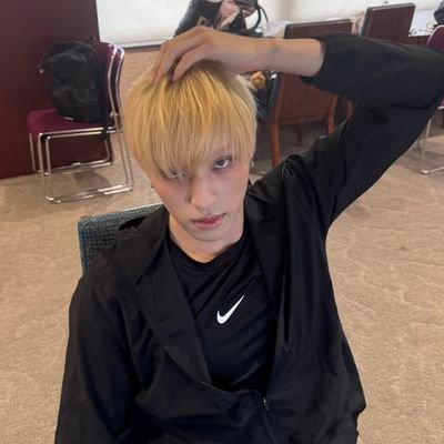 hongjobong's profile picture. i'm still at the restaurant when everybody moved on.