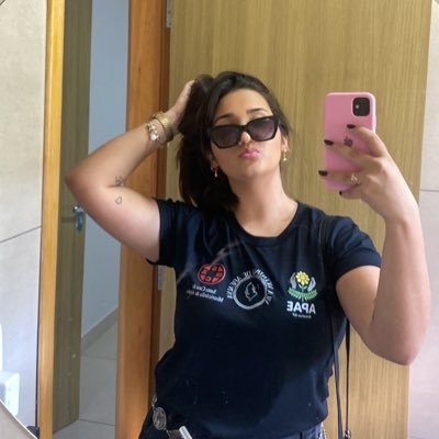 laurakarinee's profile picture. 23, mamãe do thurzin