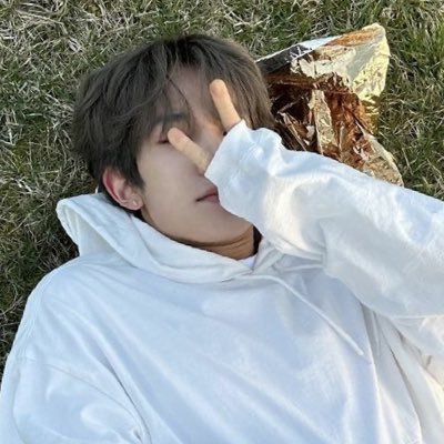 strwbryhoonki's profile picture. .ᐟ₊𖦹 : entzy | certified hockey + k-pop enjoyer