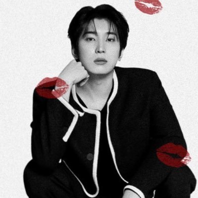 ◜𝗿𝗼𝗹𝗲𝗽𝗹𝗮𝘆𝗲𝗿◞ 1996 ── 그의 목구멍에서 눈부신 목소리가 나온다. 이 신사는 이름으로 𝐖𝐨𝐧𝐰𝐨𝐨 을 간다.