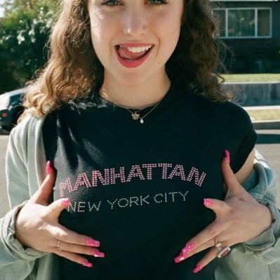 hsltpwk__'s profile picture. larryyyy!!!!!!!