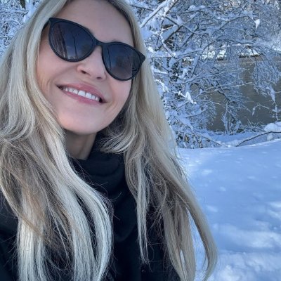 Celie_USA's profile picture. Elegance is the way I walk into silence 💼
Investing in art, time, and peace of mind 🎨⏳