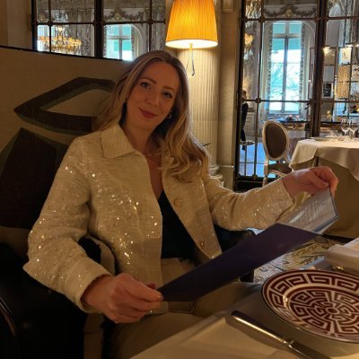 Tx1Ella's profile picture. A  fashion designer specializing in luxury womenswear and high-end ready-to-wear tailoring.
Creating wardrobes for women with elegance and strength💫